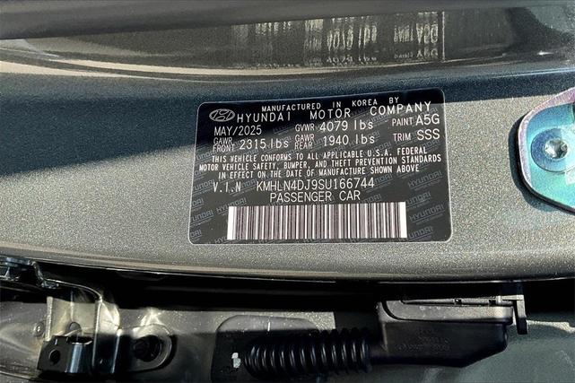 Photo of 2025 Amazon Gray Hyundai ELANTRA HEV