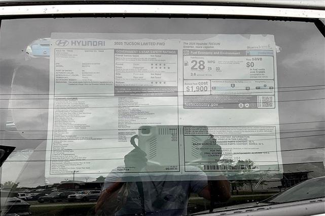 Photo of 2025 Shimmering Silver Hyundai TUCSON