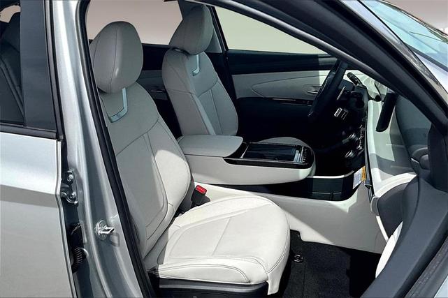 Photo of 2025 Shimmering Silver Hyundai TUCSON