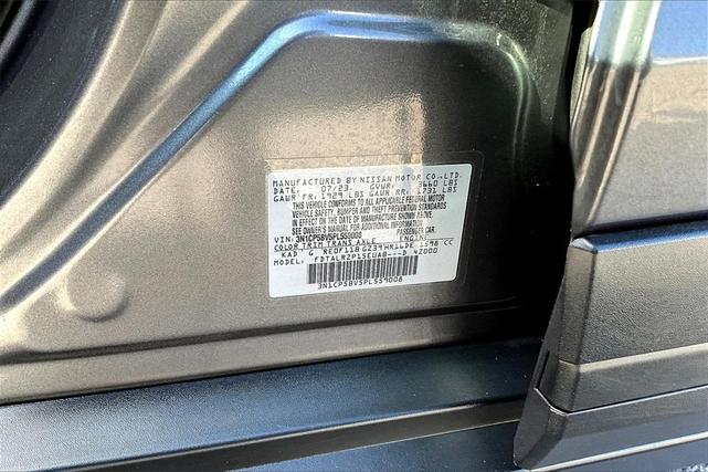 Photo of 2023 Gun Metallic Nissan Kicks