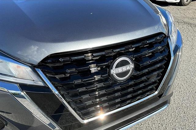Photo of 2023 Gun Metallic Nissan Kicks