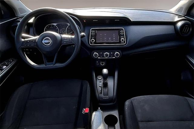 Photo of 2023 Gun Metallic Nissan Kicks