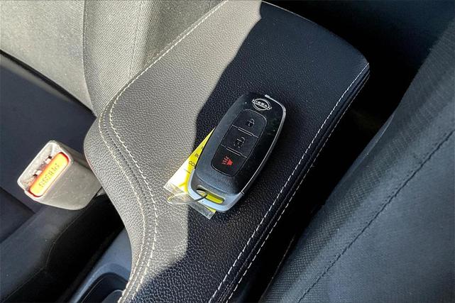 Photo of 2023 Gun Metallic Nissan Kicks
