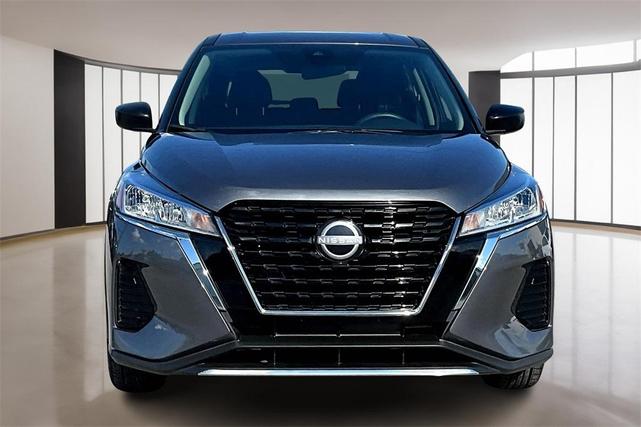 Photo of 2023 Gun Metallic Nissan Kicks