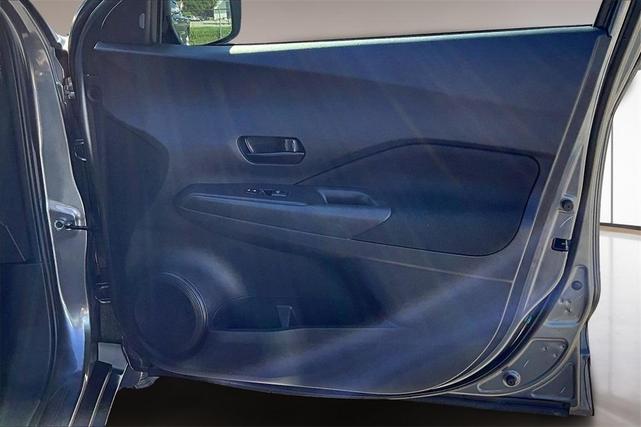Photo of 2023 Gun Metallic Nissan Kicks