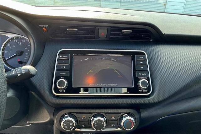 Photo of 2023 Gun Metallic Nissan Kicks