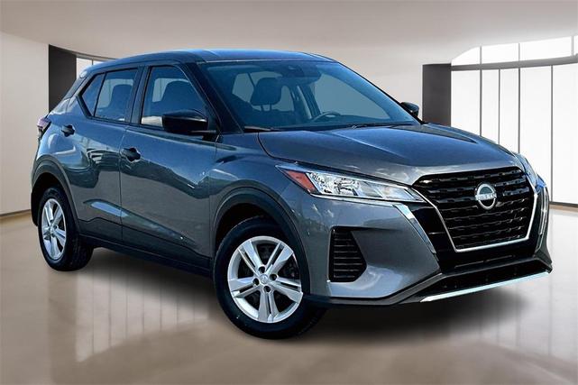 Photo of 2023 Gun Metallic Nissan Kicks