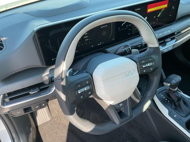 Photo of 2025 Snow White Pearl Kia K4