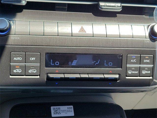 Photo of 2025 Orange Pearl Hyundai KONA