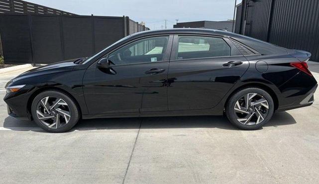 Photo of 2025 Black Hyundai ELANTRA HEV