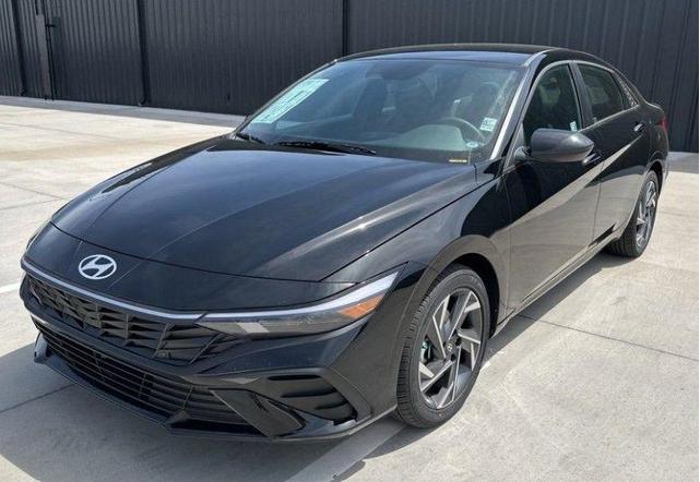 Photo of 2025 Black Hyundai ELANTRA HEV