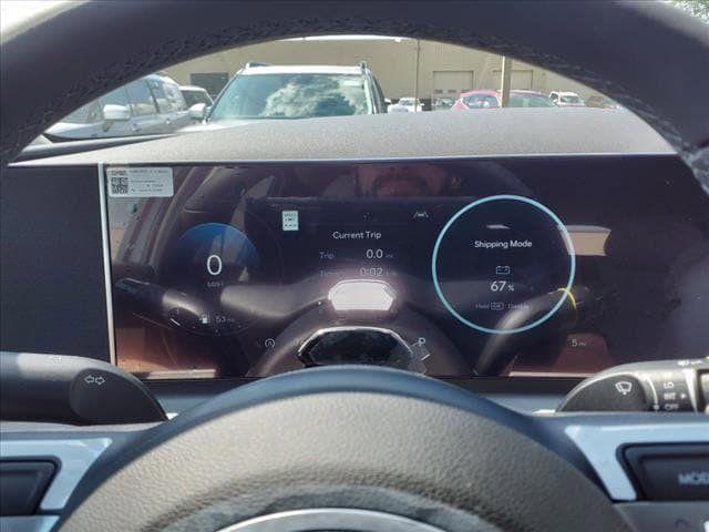 Photo of 2025 White Pearl Hyundai TUCSON