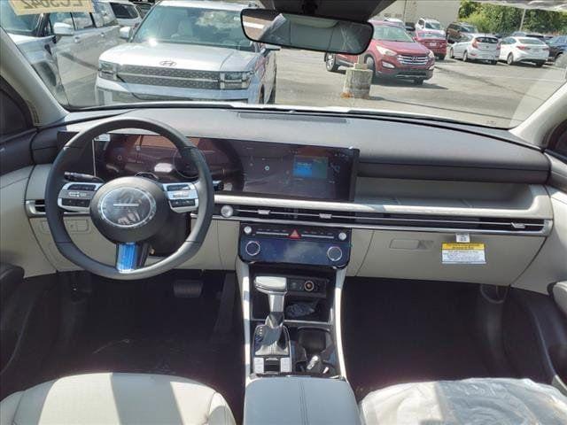 Photo of 2025 White Pearl Hyundai TUCSON