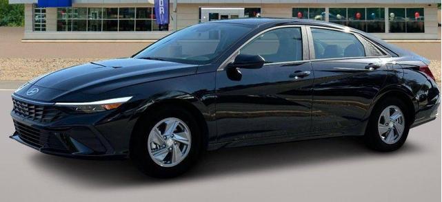 Photo of 2025 Black Hyundai ELANTRA