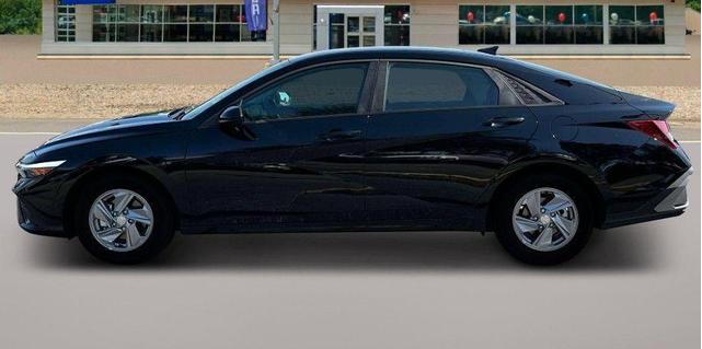 Photo of 2025 Black Hyundai ELANTRA