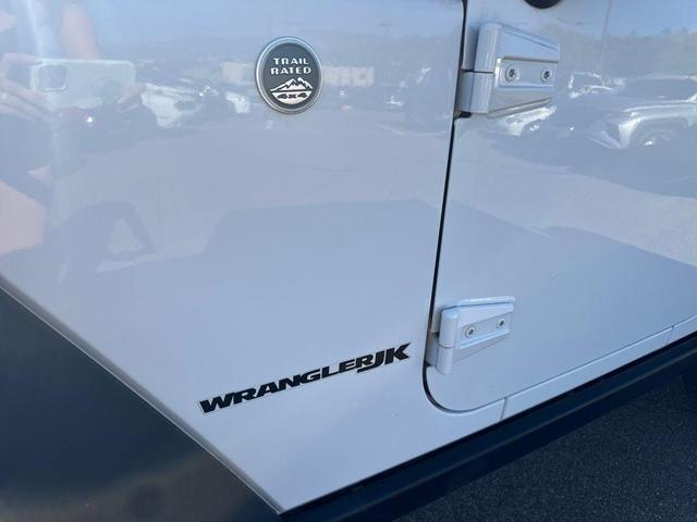 Photo of 2018 Bright White Clearcoat Jeep Wrangler JK