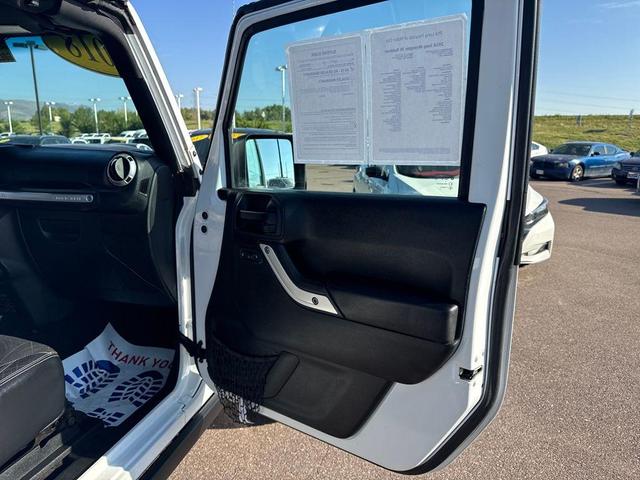 Photo of 2018 Bright White Clearcoat Jeep Wrangler JK