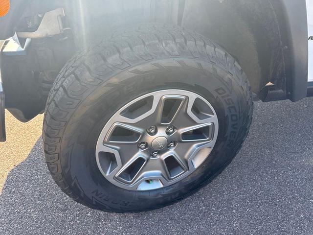 Photo of 2018 Bright White Clearcoat Jeep Wrangler JK