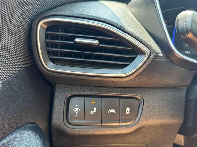 Photo of 2019 Quartz White Hyundai SANTA FE