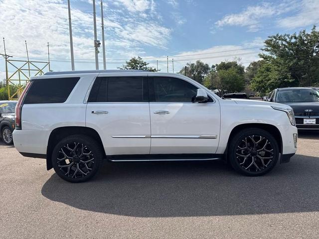 Photo of 2017 White Cadillac Escalade