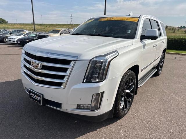 Photo of 2017 White Cadillac Escalade