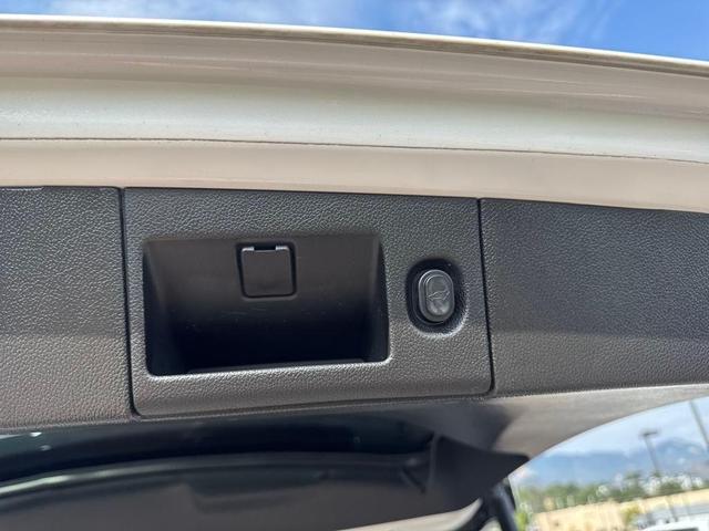 Photo of 2017 White Cadillac Escalade