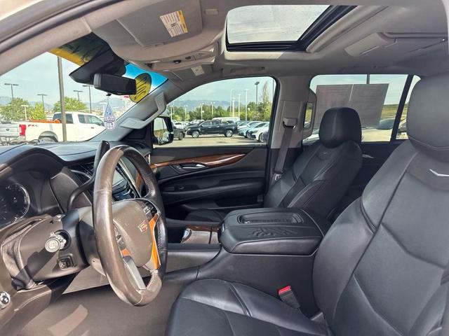 Photo of 2017 White Cadillac Escalade