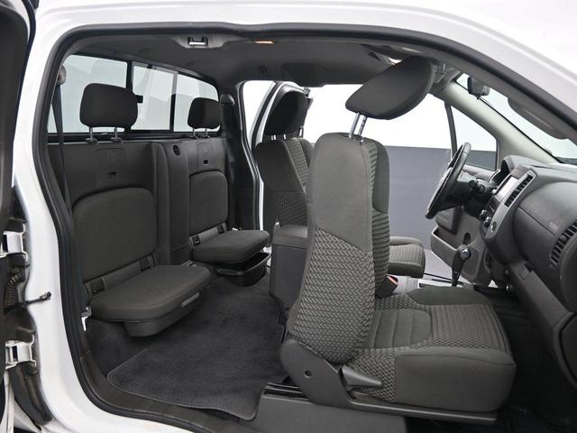 Photo of 2019 Glacier White Nissan Frontier