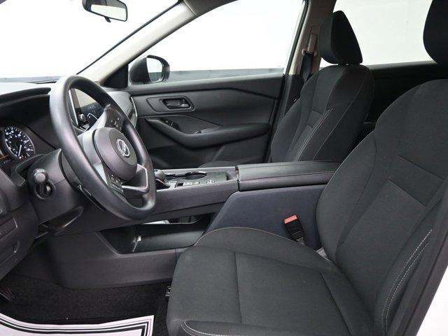 Photo of 2024 Glacier White Nissan Rogue