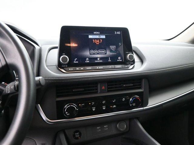 Photo of 2024 Glacier White Nissan Rogue