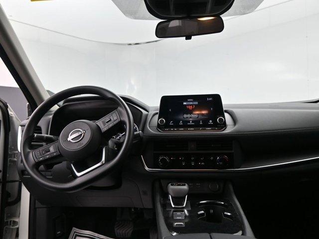 Photo of 2024 Glacier White Nissan Rogue
