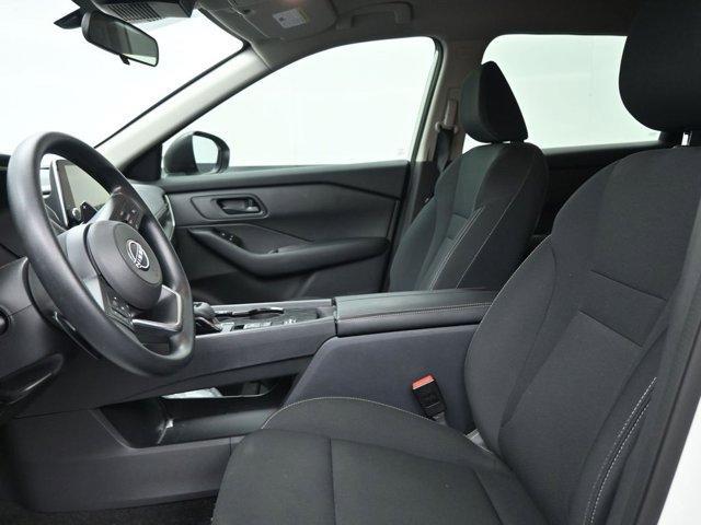 Photo of 2024 Glacier White Nissan Rogue