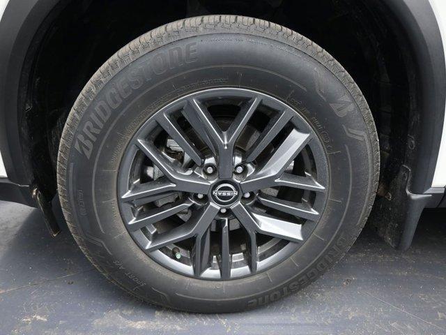 Photo of 2024 Glacier White Nissan Rogue