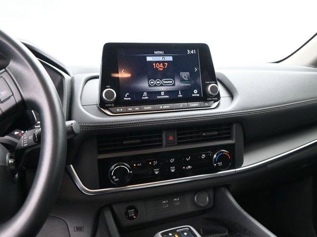 Photo of 2024 Glacier White Nissan Rogue