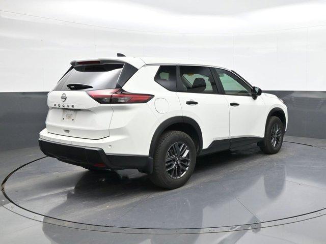 Photo of 2024 Glacier White Nissan Rogue