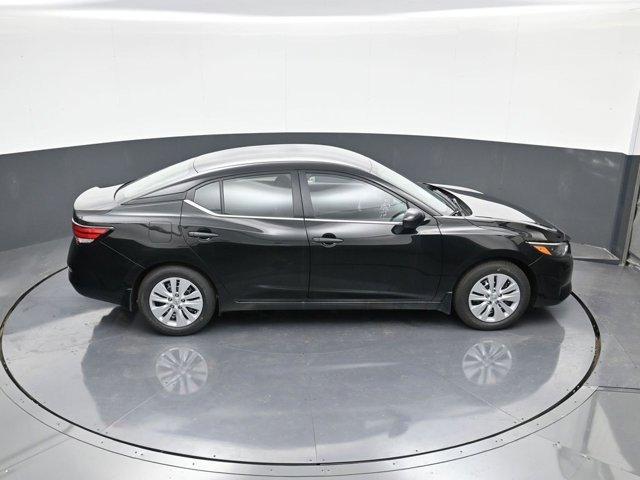 Photo of 2025 Black Nissan Sentra