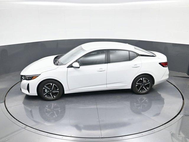 Photo of 2025 Cloud White Nissan Sentra