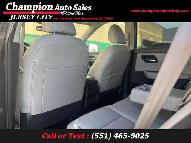 Photo of 2023 Black Nissan Rogue