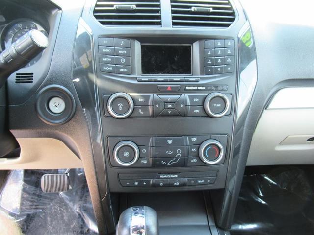 Photo of 2018 Oxford White Ford Explorer