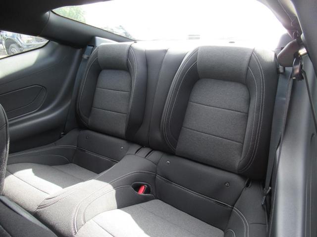 Photo of 2025 Oxford White Ford Mustang