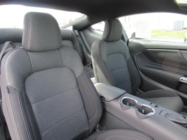 Photo of 2025 Oxford White Ford Mustang