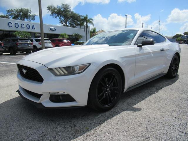 Photo of 2017 White Platinum Metallic Tri-Coat Ford Mustang