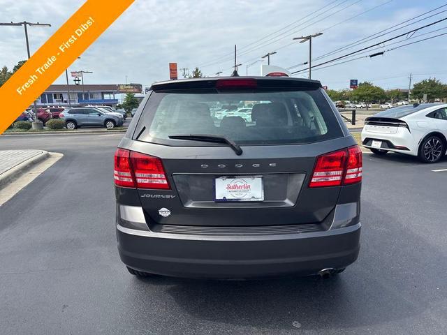 Photo of 2014 Granite Crystal Metallic Clearcoat Dodge Journey