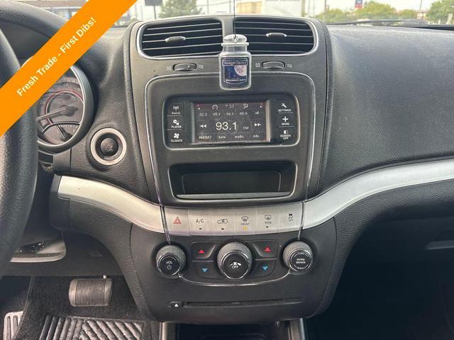 Photo of 2014 Granite Crystal Metallic Clearcoat Dodge Journey