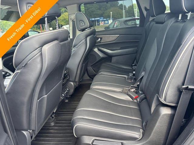 Photo of 2023 Liquid Carbon Metallic Acura MDX