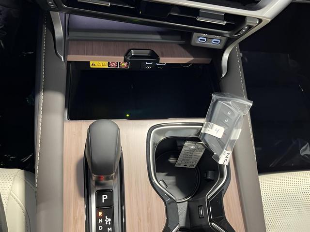 Photo of 2025 Iridium Lexus RX 350
