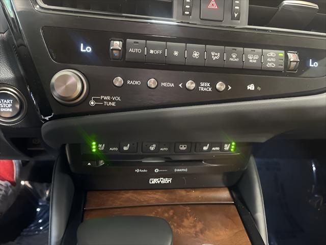 Photo of 2022 Eminent White Pearl Lexus ES 350