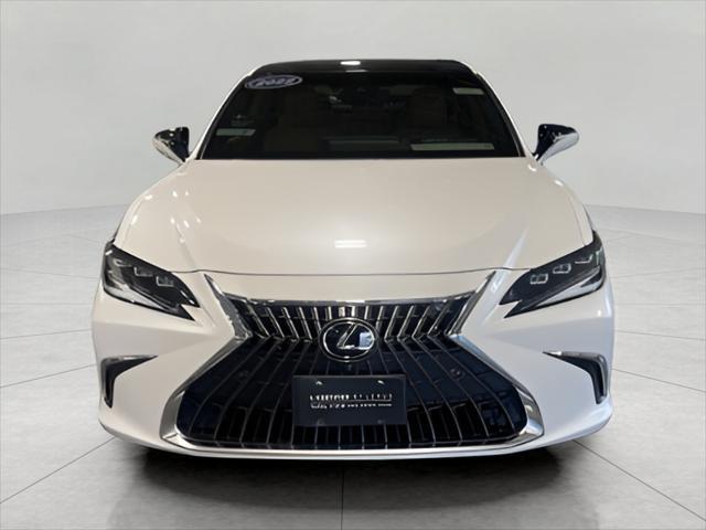 Photo of 2022 Eminent White Pearl Lexus ES 350
