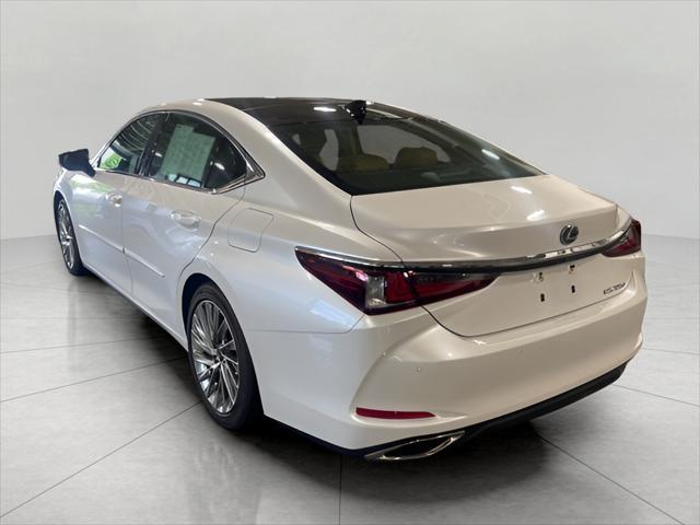 Photo of 2022 Eminent White Pearl Lexus ES 350