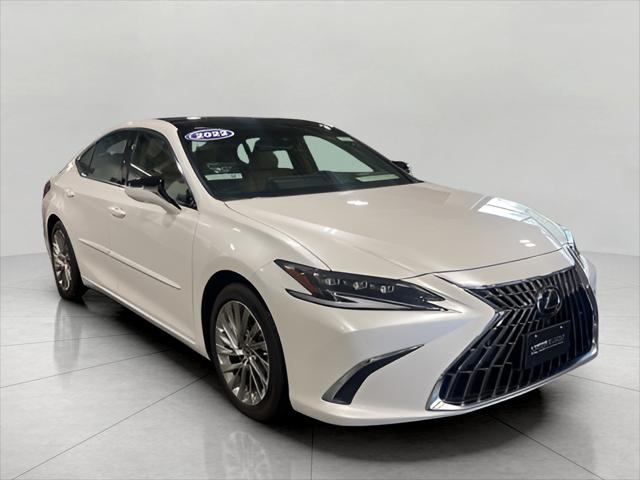 Photo of 2022 Eminent White Pearl Lexus ES 350